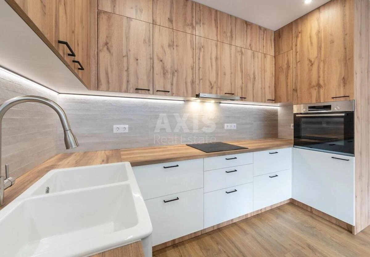 3k apartment vul. Sverstjuka Jevgena 6Д696930