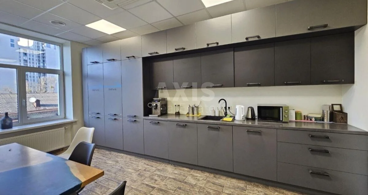 Office bul. Mykoly Mikhnovskoho 19, 370m2