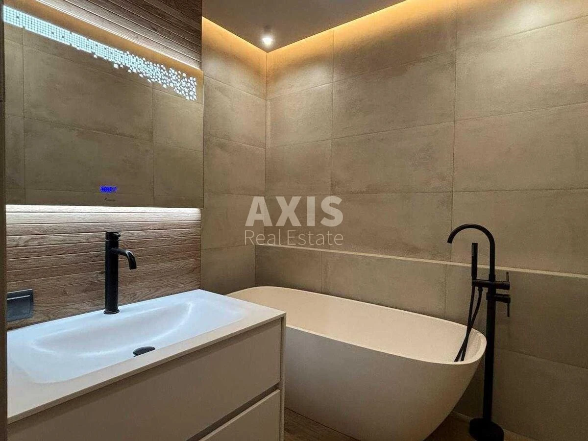 3k apartment vul. Mykil's'ko-Slobids'ka Three B684008