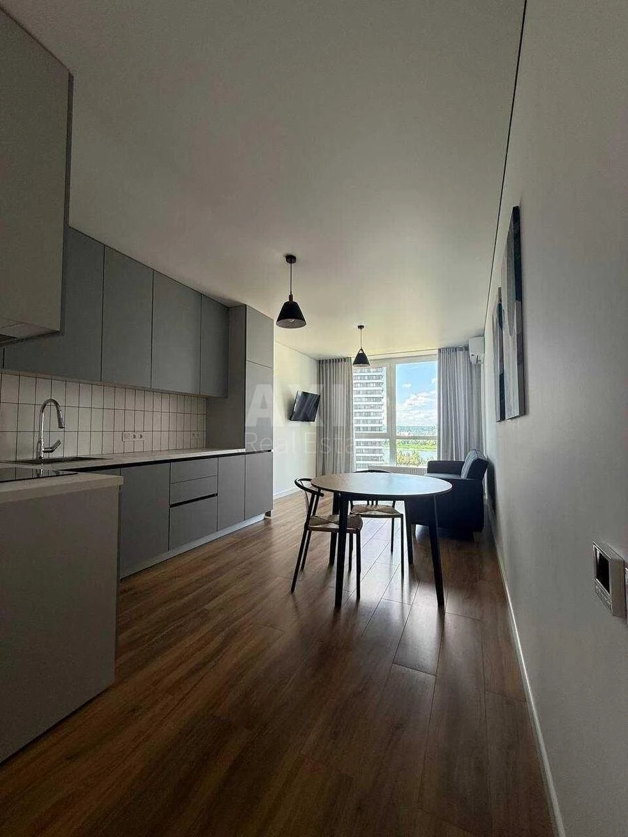 1k apartment nab. Dniprovs'ka 15699341