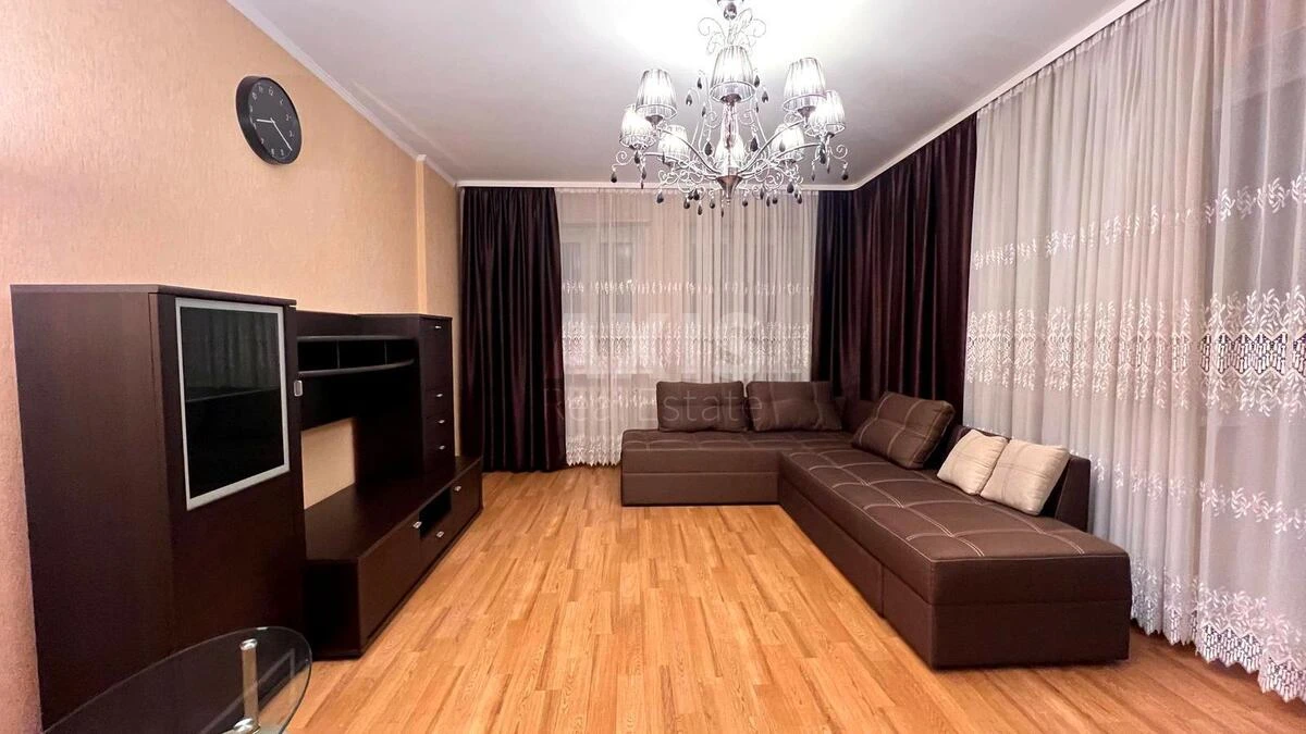 3к квартира ул. Ахматовой Анны 13668352