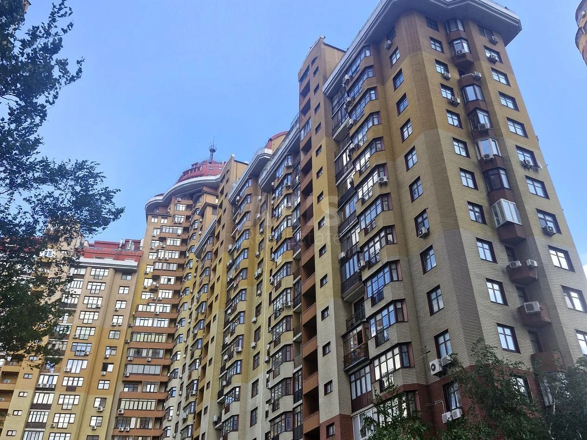 3k apartment vul. Jevgena Konoval'cja 32Б704237