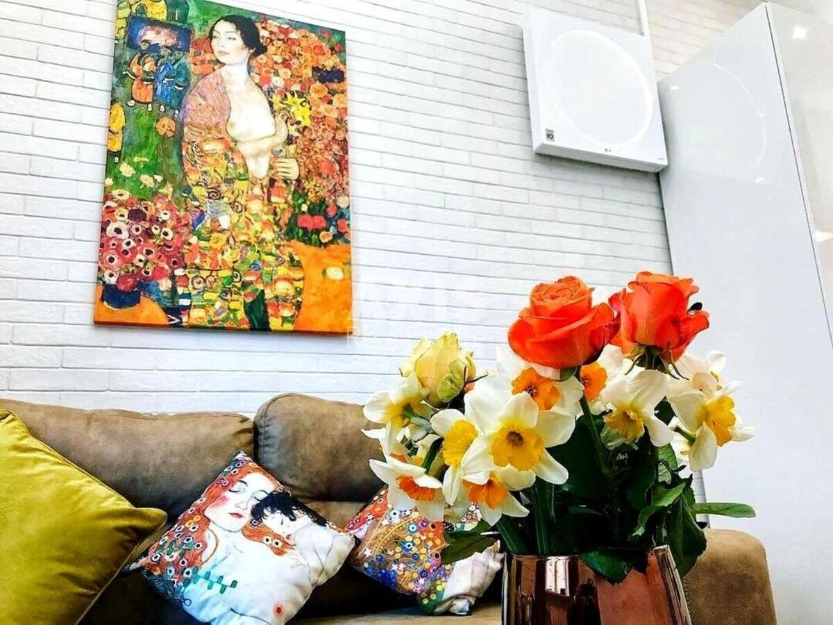 2k apartment prov. Myhajlivs'kyj Twenty amps658162