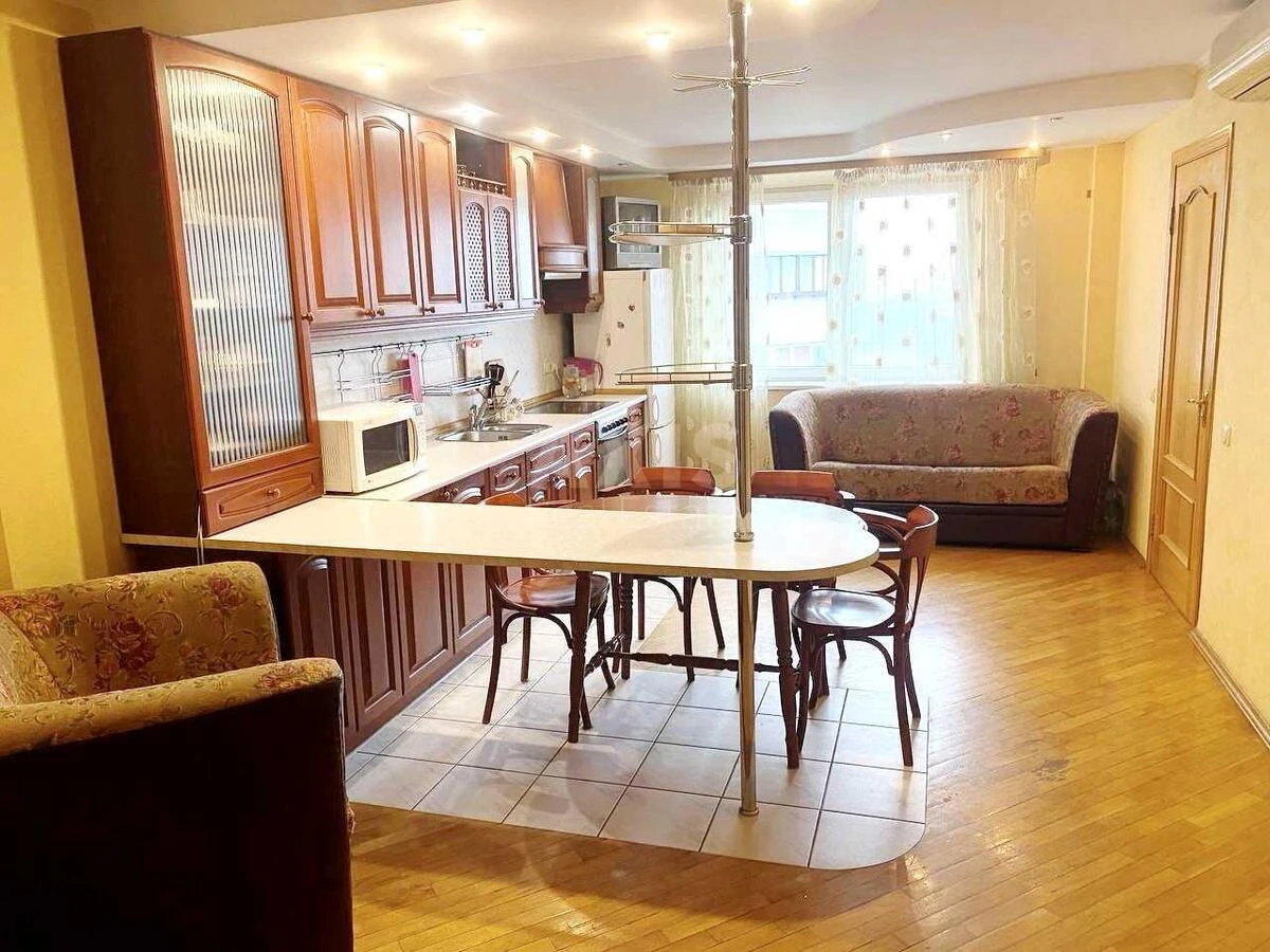 2k apartment pl. Svjatoshyns'ka 1705400