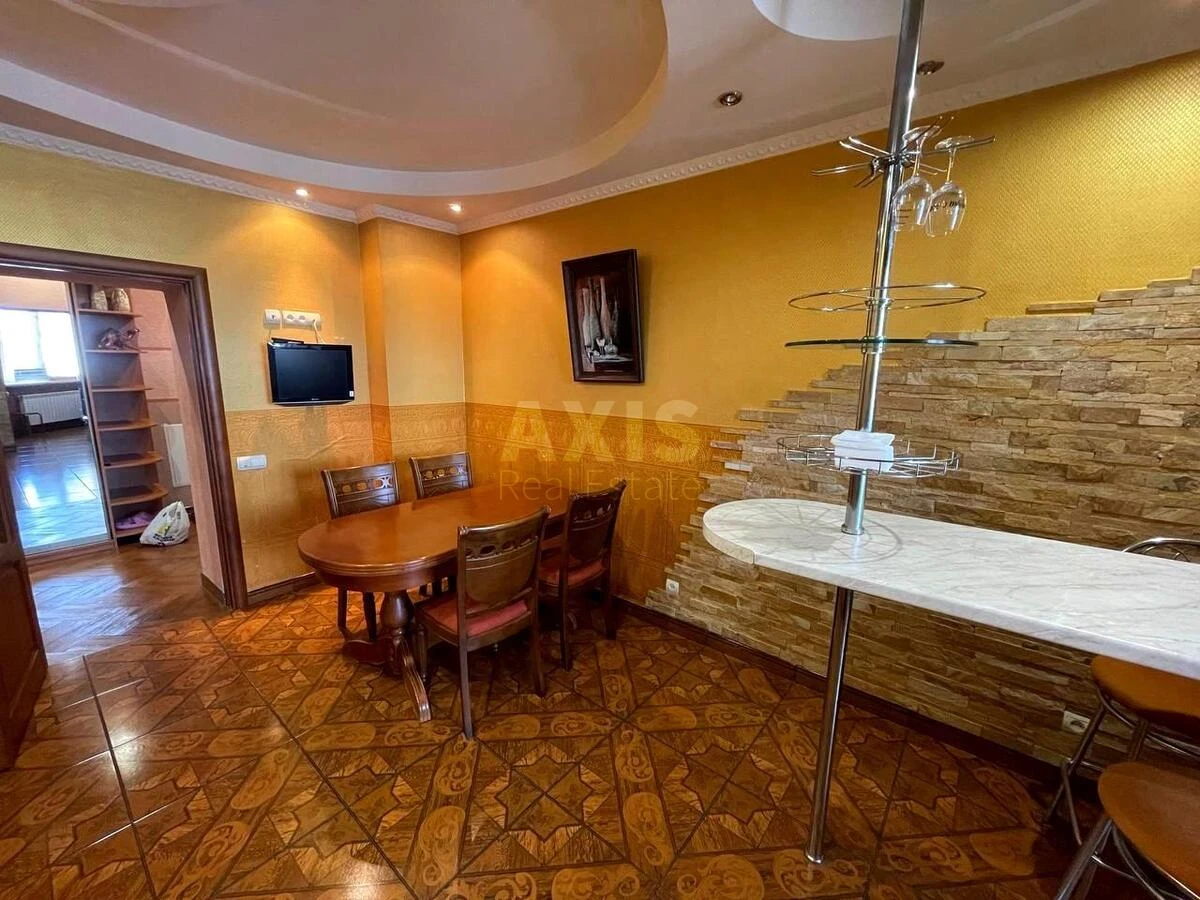 3к квартира ул. Ахматовой Анны 31658134