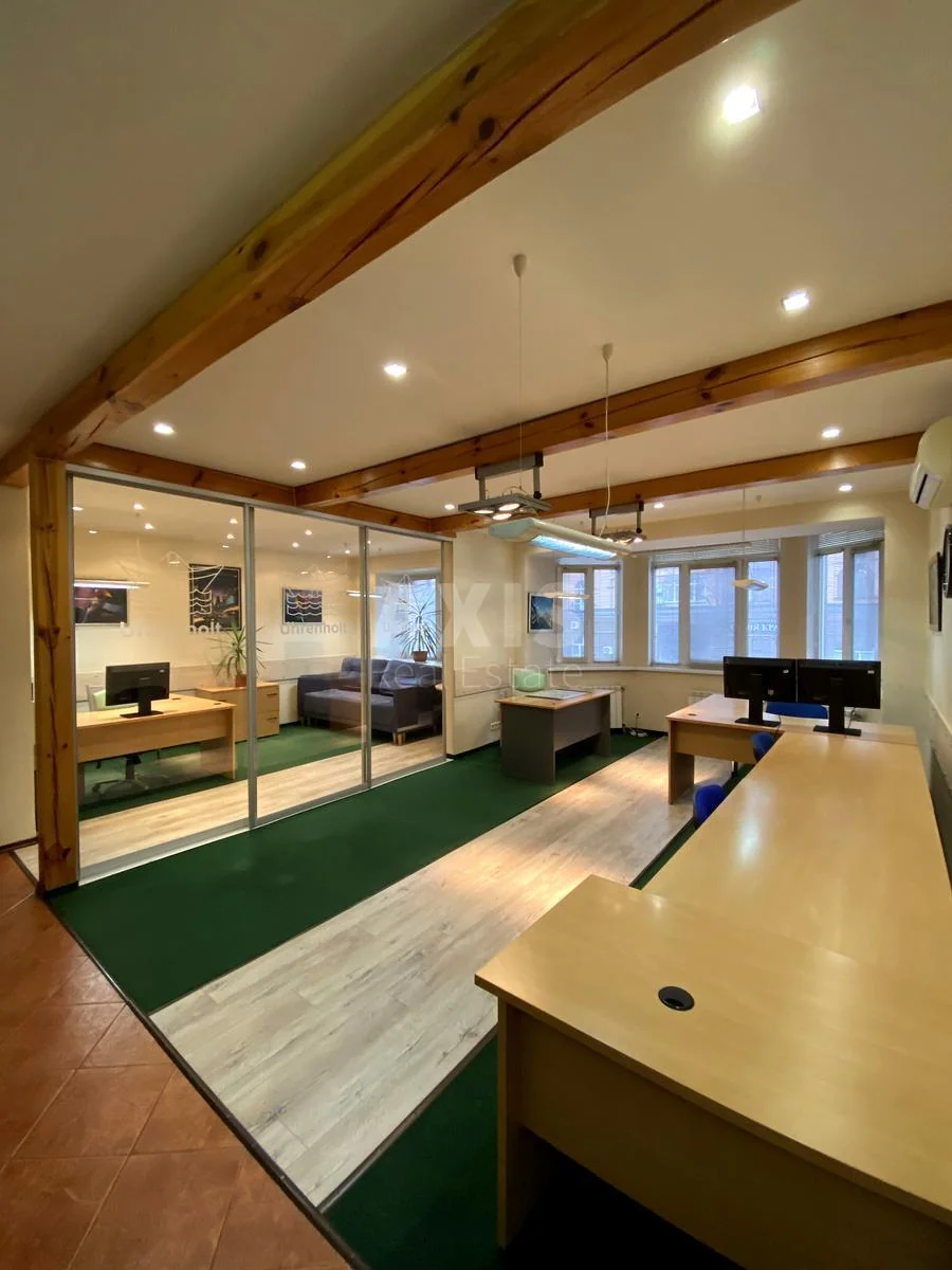 Office vul. Vvedens'ka 29/59, 72m2
