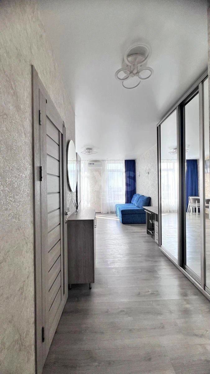 1k apartment pr-t Komarova Kosmonavta 13669876