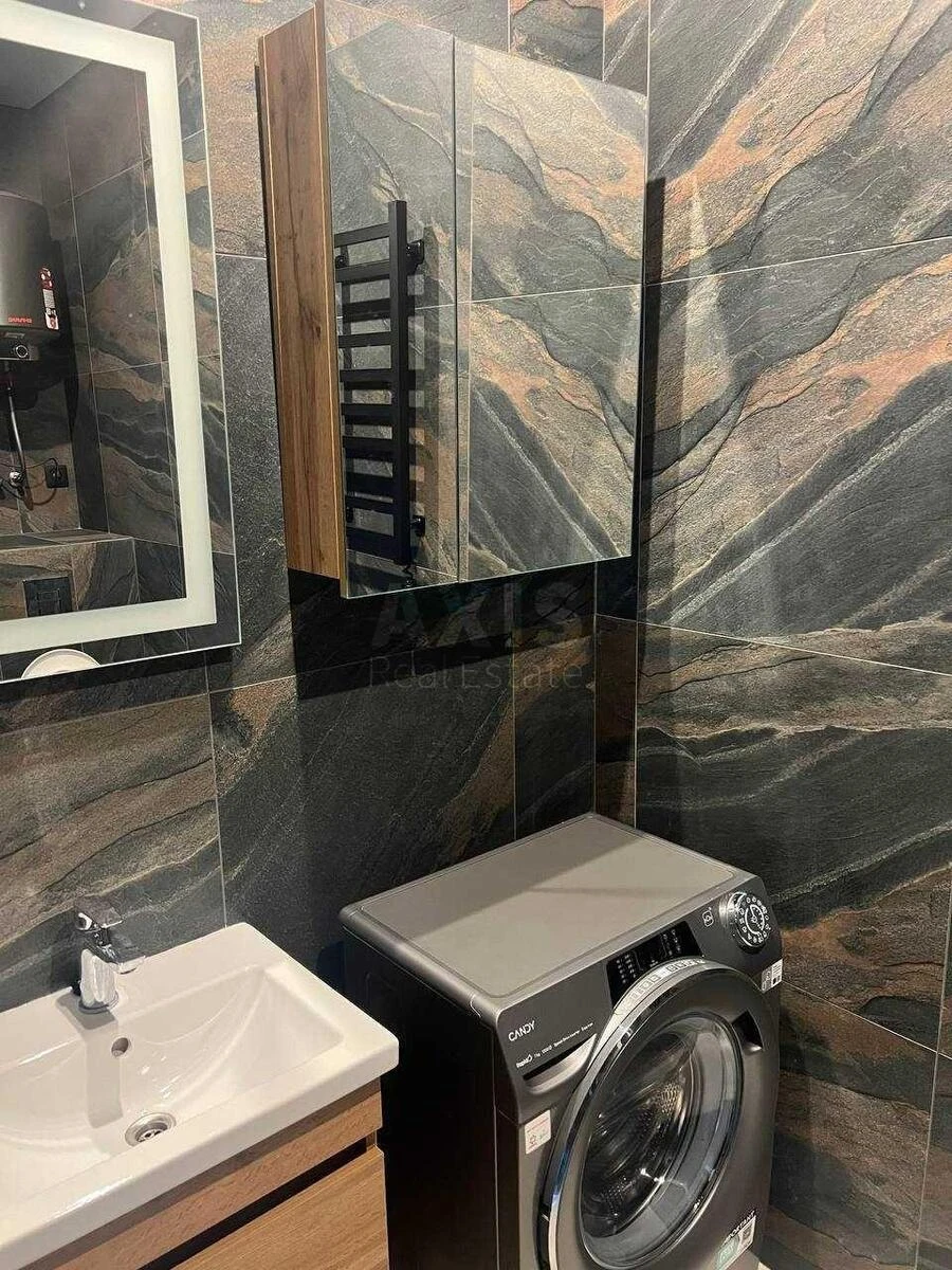Office vul. Danyla Shherbakivs'kogo 52, 38m27047220