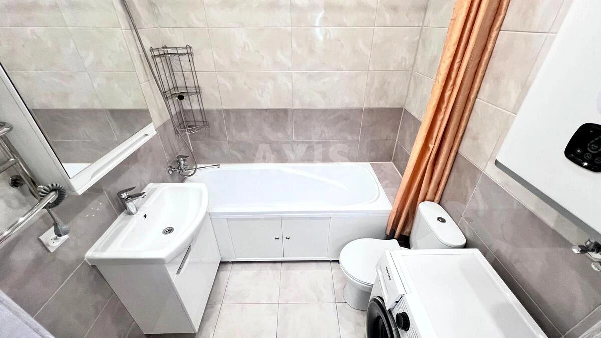 1k apartment pr-t Komarova Kosmonavta 13669877