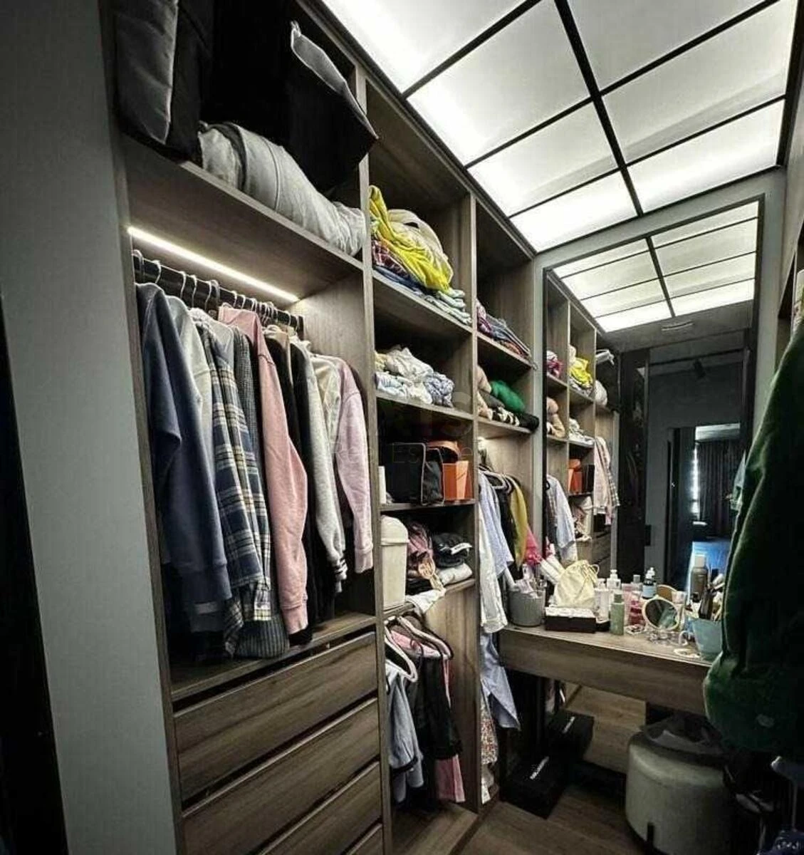 4k apartment vul. Zarichna 16647125