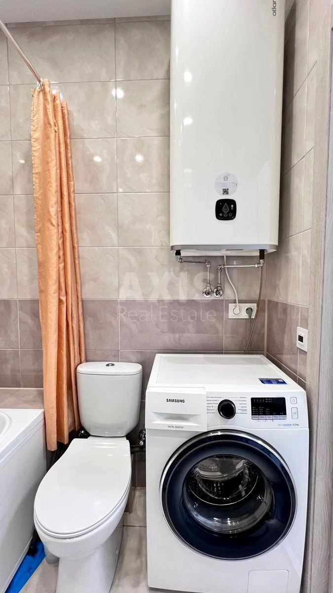 1k apartment pr-t Komarova Kosmonavta 13669879