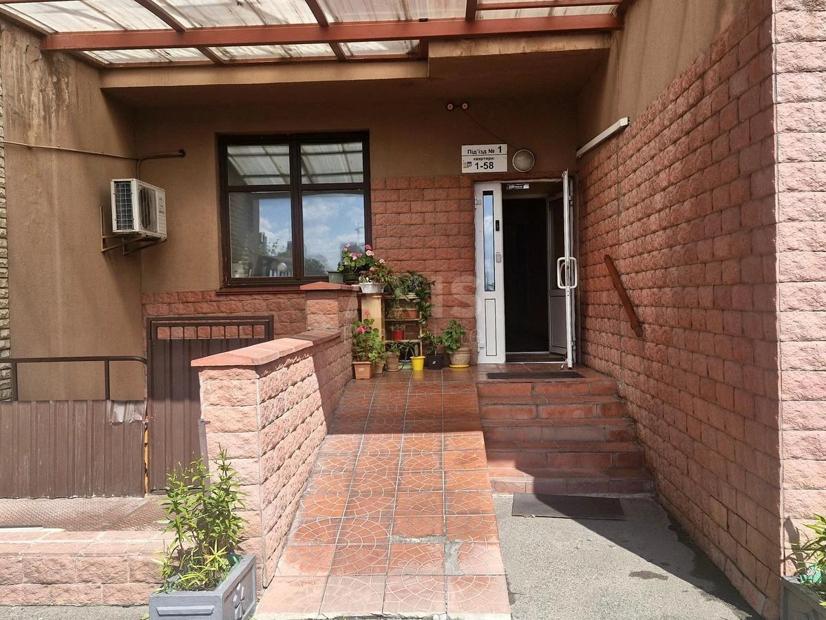 3k apartment vul. Jevgena Konoval'cja 32Б704238