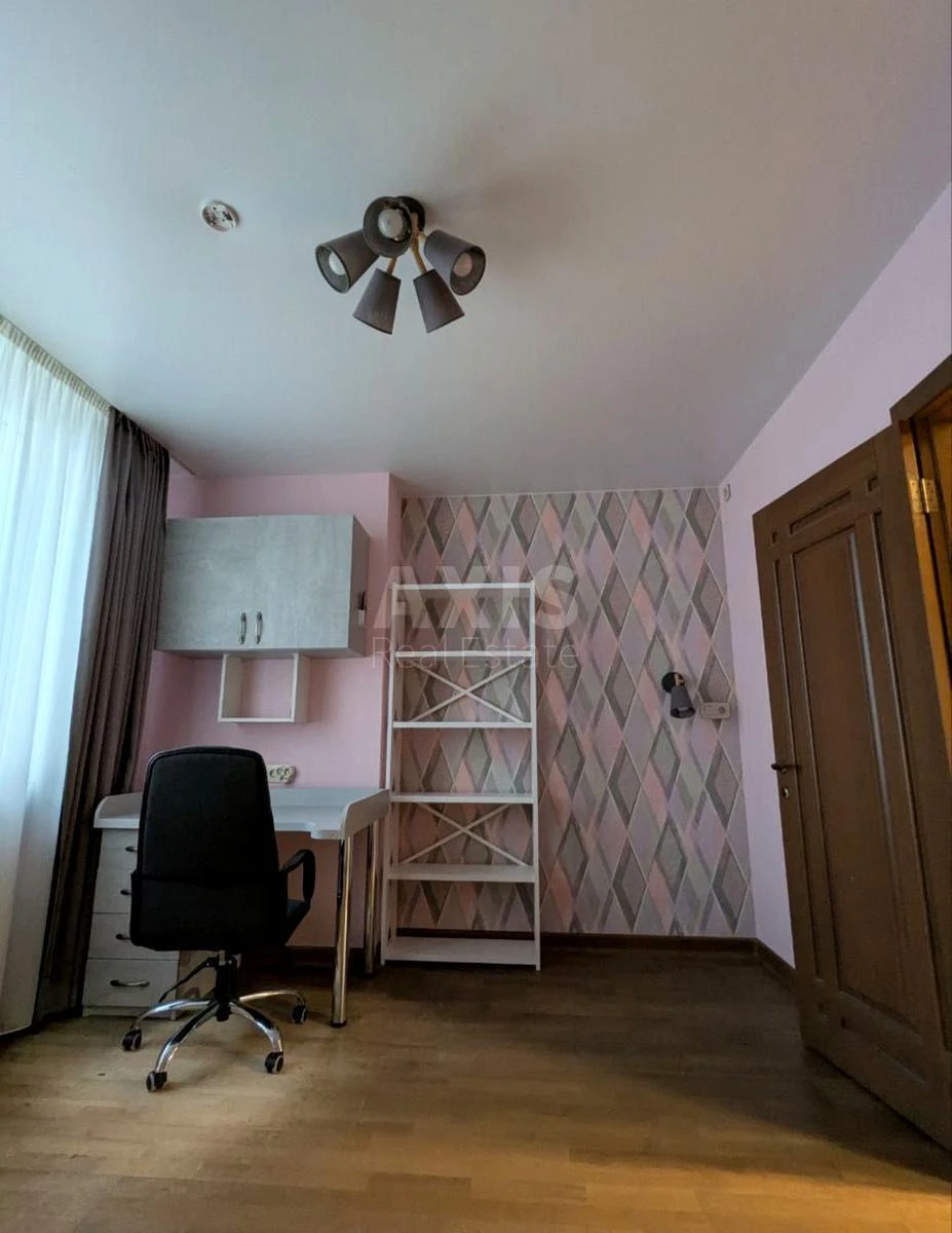 4к квартира ул. Ахматовой Анны 30665312