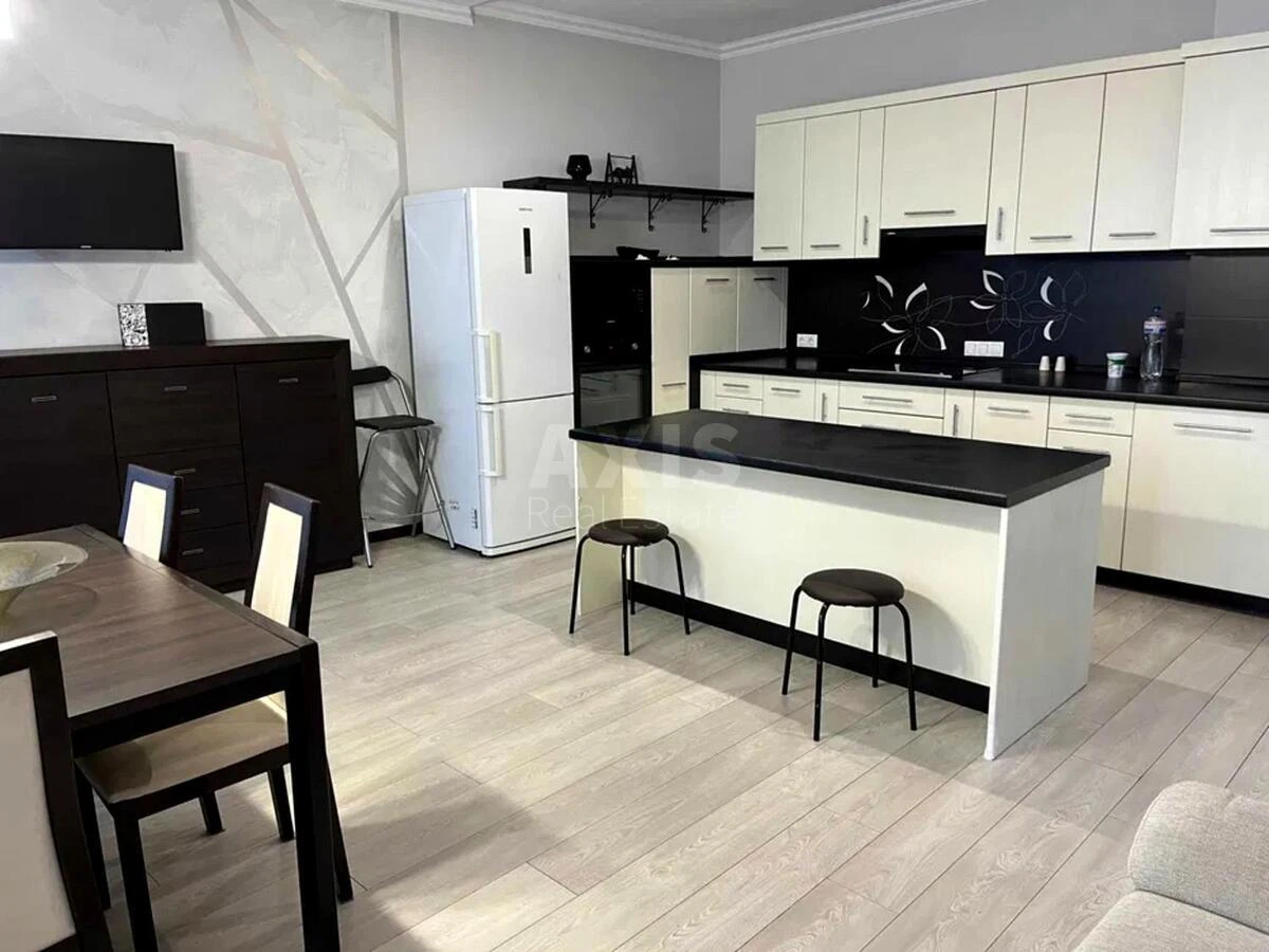 3k apartment vul. Mel'nykova 18Б665550