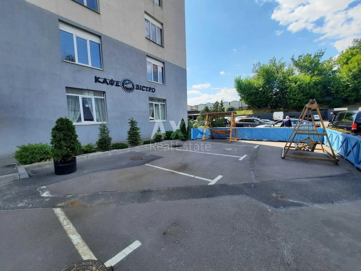 Office vul. Ushyns'kogo 40, 1500m25530212