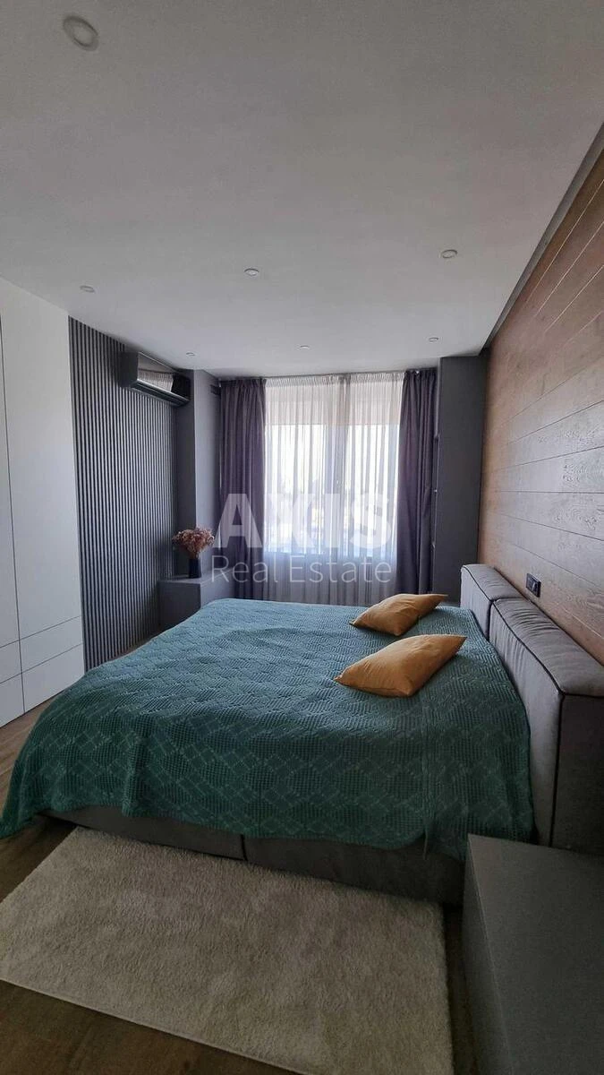 3k apartment vul. Bogatyrs'ka six A650387