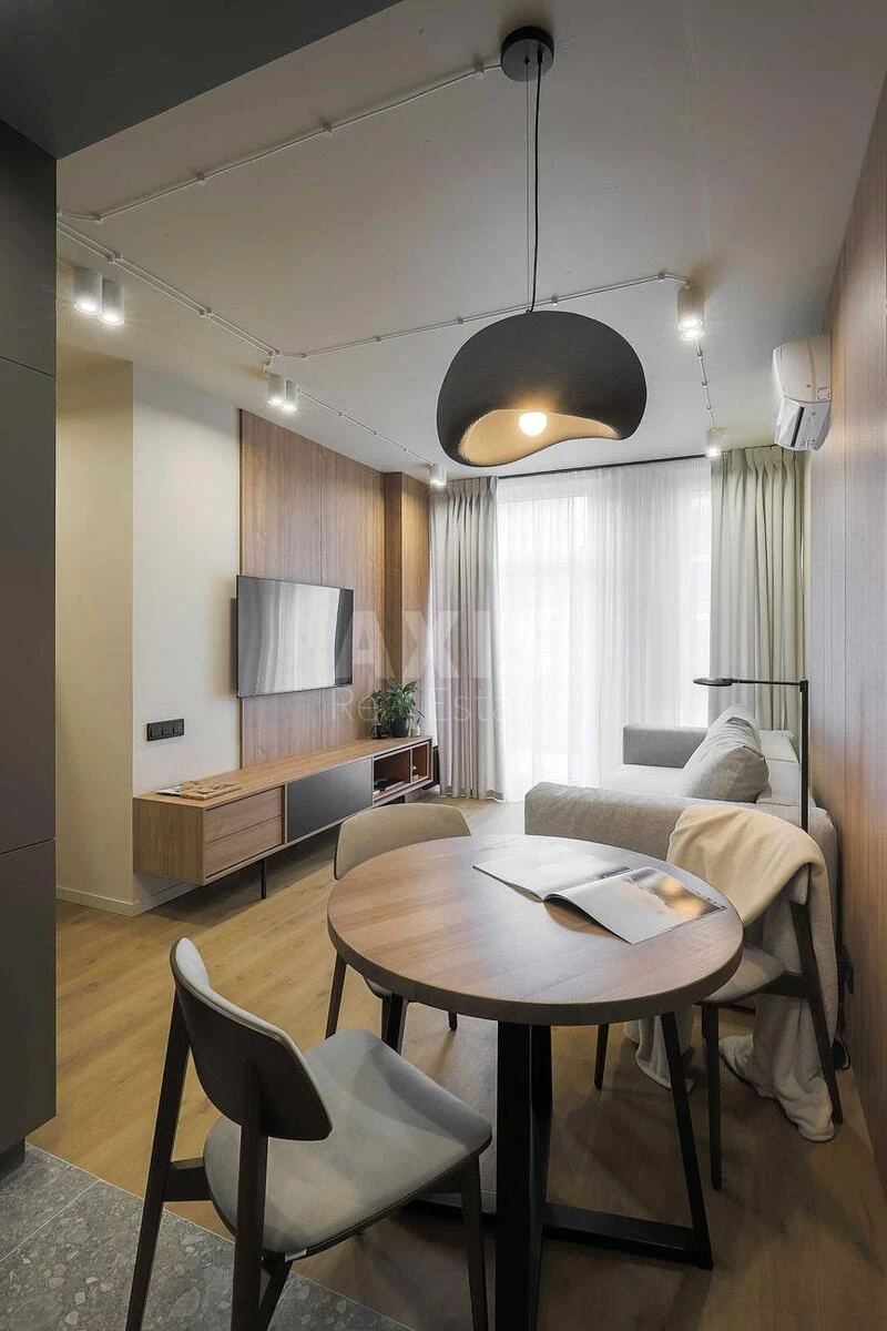 1k apartment vul. Saljutna 2Б642520
