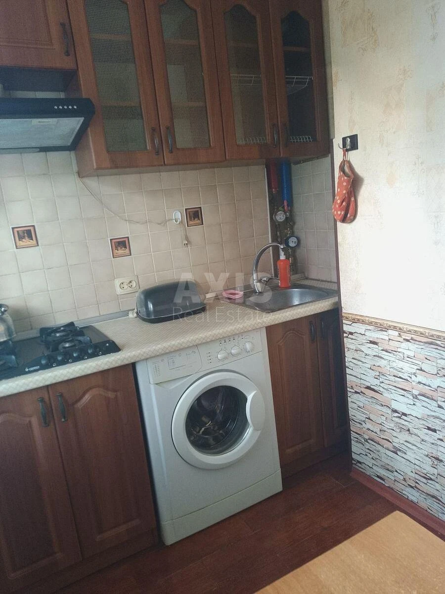 1k apartment pr-t Berestejskij 68715660