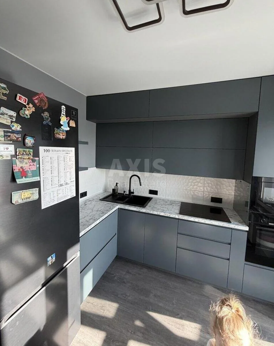 2k apartment vul. Vyshnjakivs'ka 4