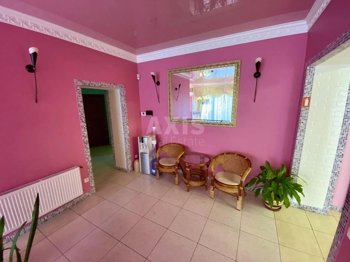 Office pr-t Volodimira Іvasyuka 4, 237m26218010