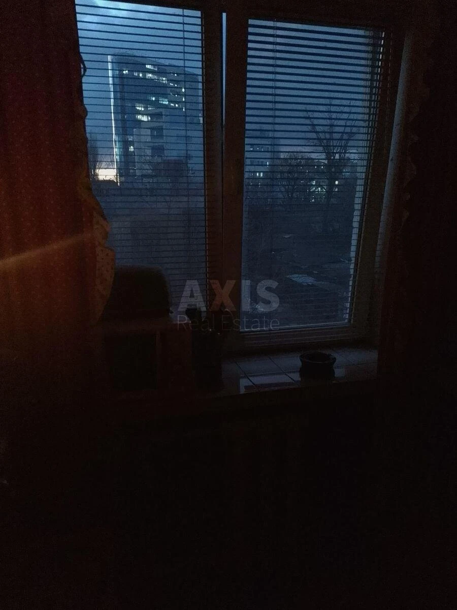 1k apartment pr-t Berestejskij 68715661