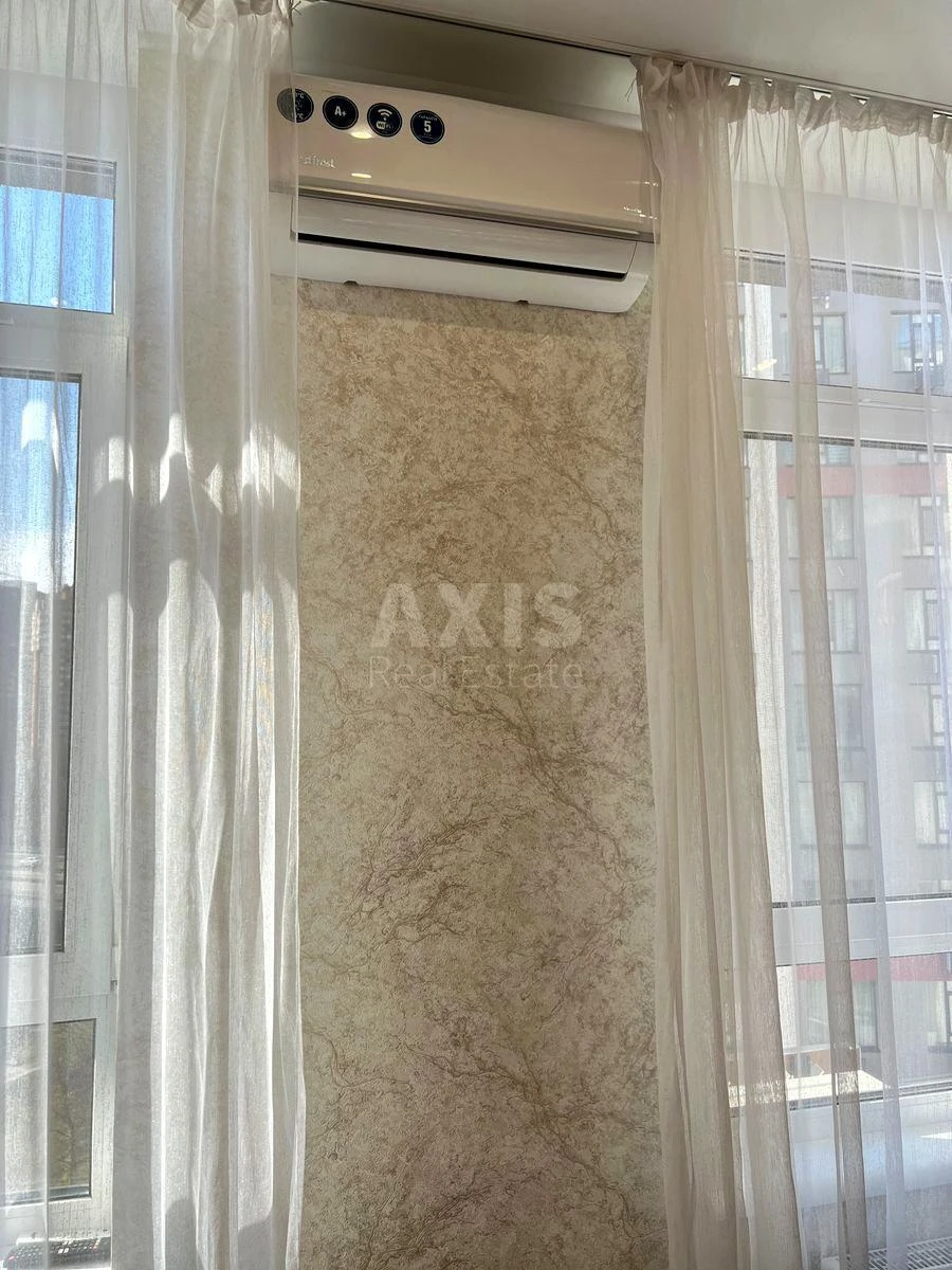 1k apartment pr-t Komarova Kosmonavta 136698713