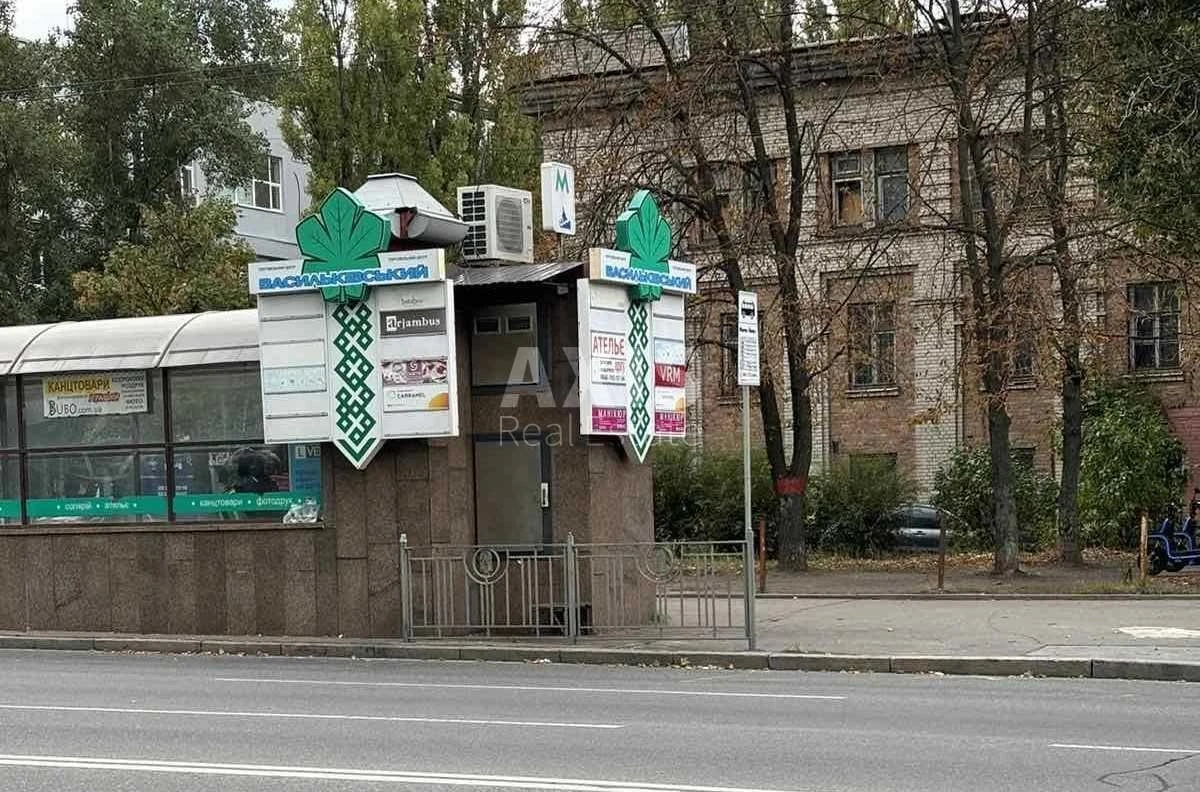 Service object vul. Vasylivs'ka 32, 400m261890