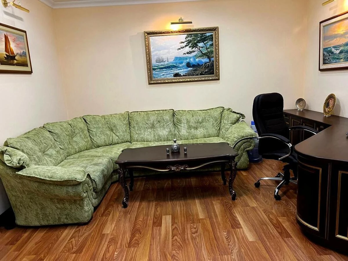 Office vul. Jevgena Konoval'cja 36В, 80m2684571