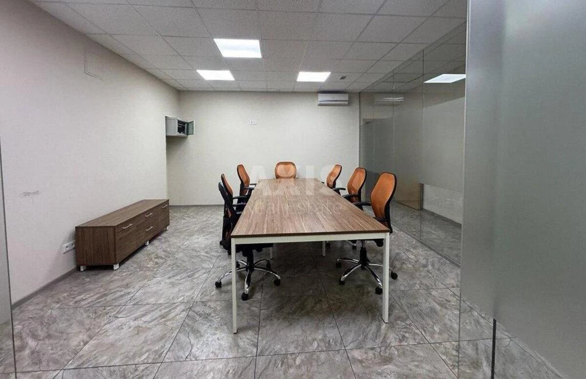 Office vul. Lavrs'ka 16, 235m2651235
