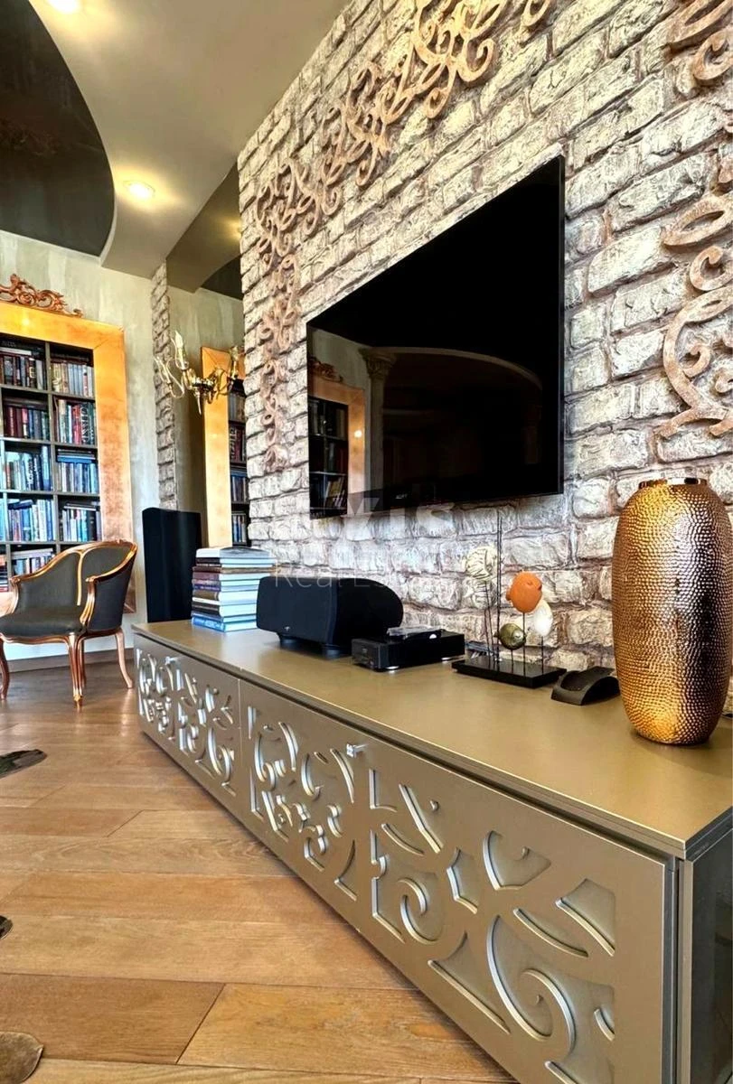 3k apartment vul. Mel'nykova 18Б616037