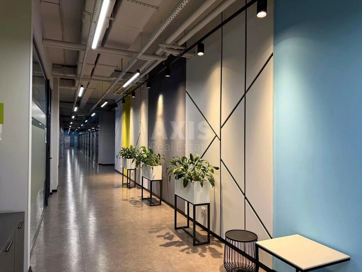 Office vul. Sosninyh Sim'i' 52, 728m2668812