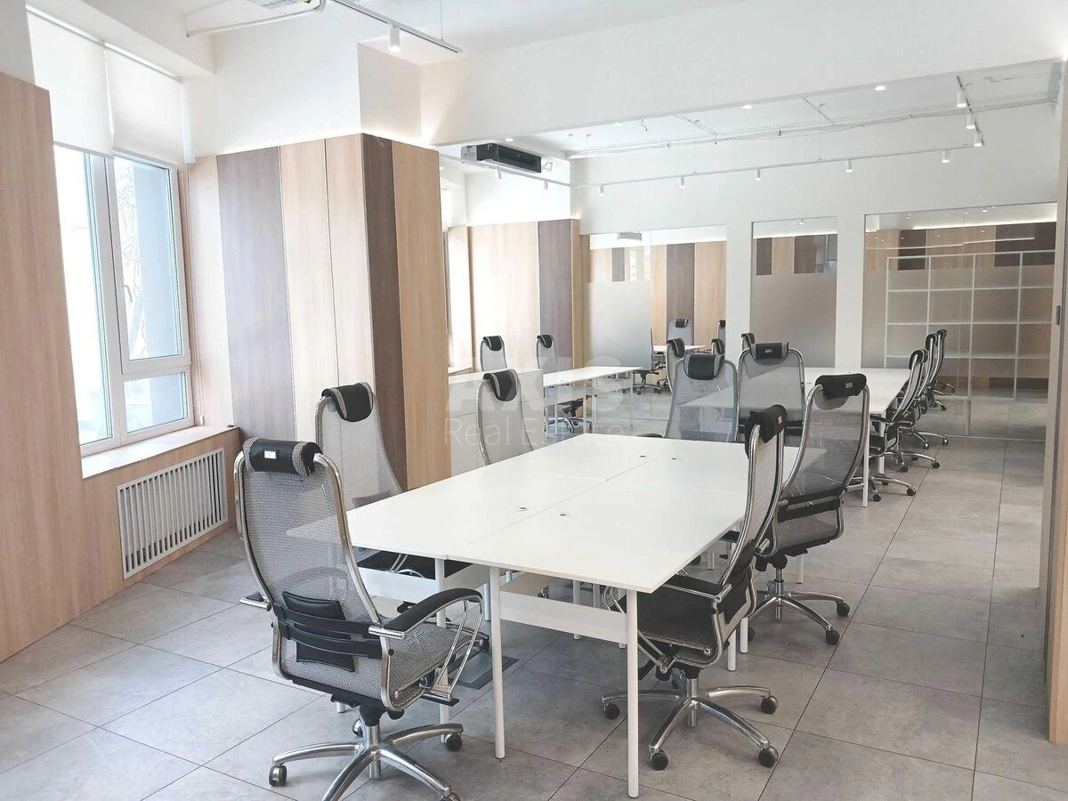 Office vul. Sichovyh Stril'civ 44А, 250m2672390