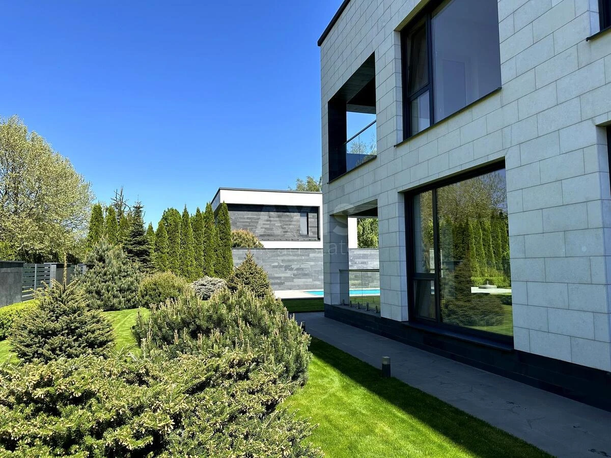 Дoм ул. Центральная, 500м2, город Киев701948