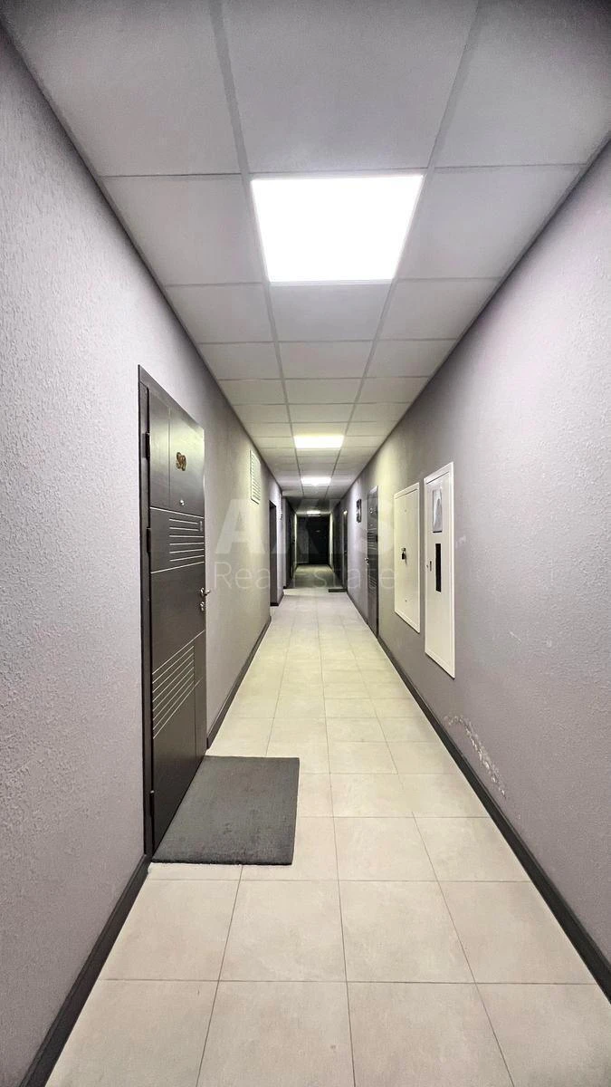 1k apartment pr-t Komarova Kosmonavta 136698715