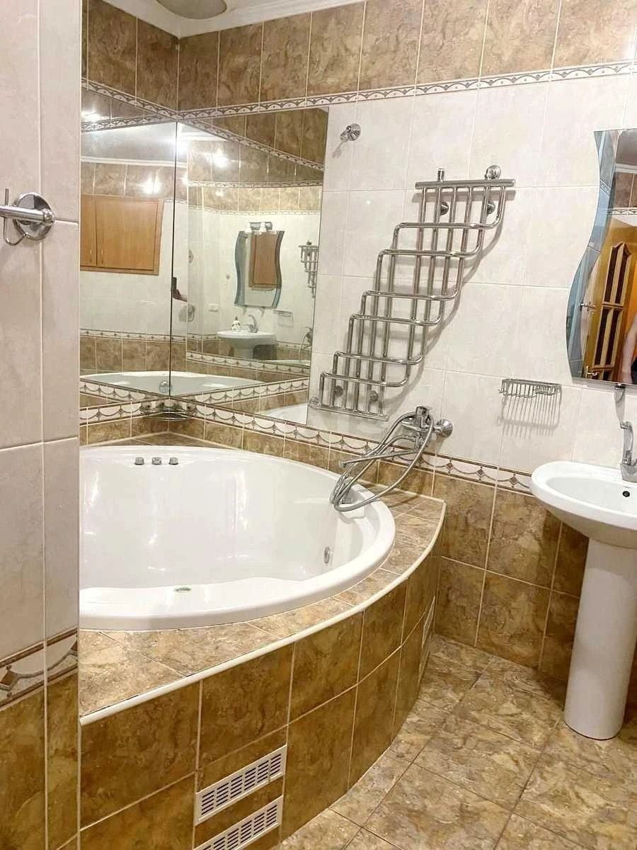 2k apartment pl. Svjatoshyns'ka 17054010