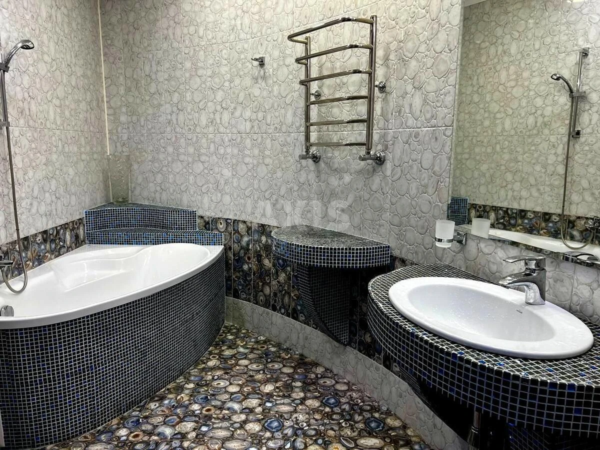Office vul. Jevgena Konoval'cja 36В, 80m2684573