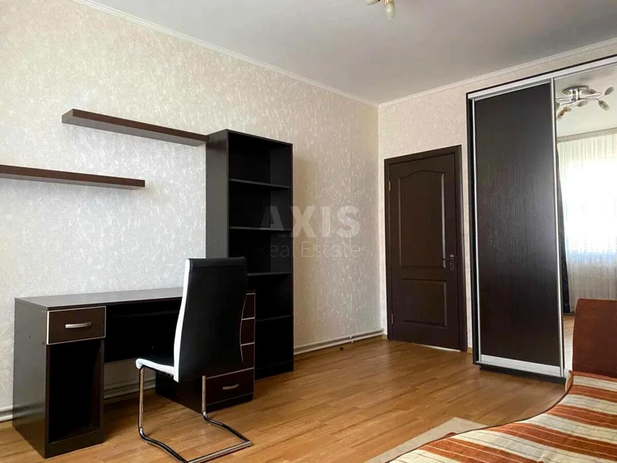 3к квартира ул. Ахматовой Анны 136683513