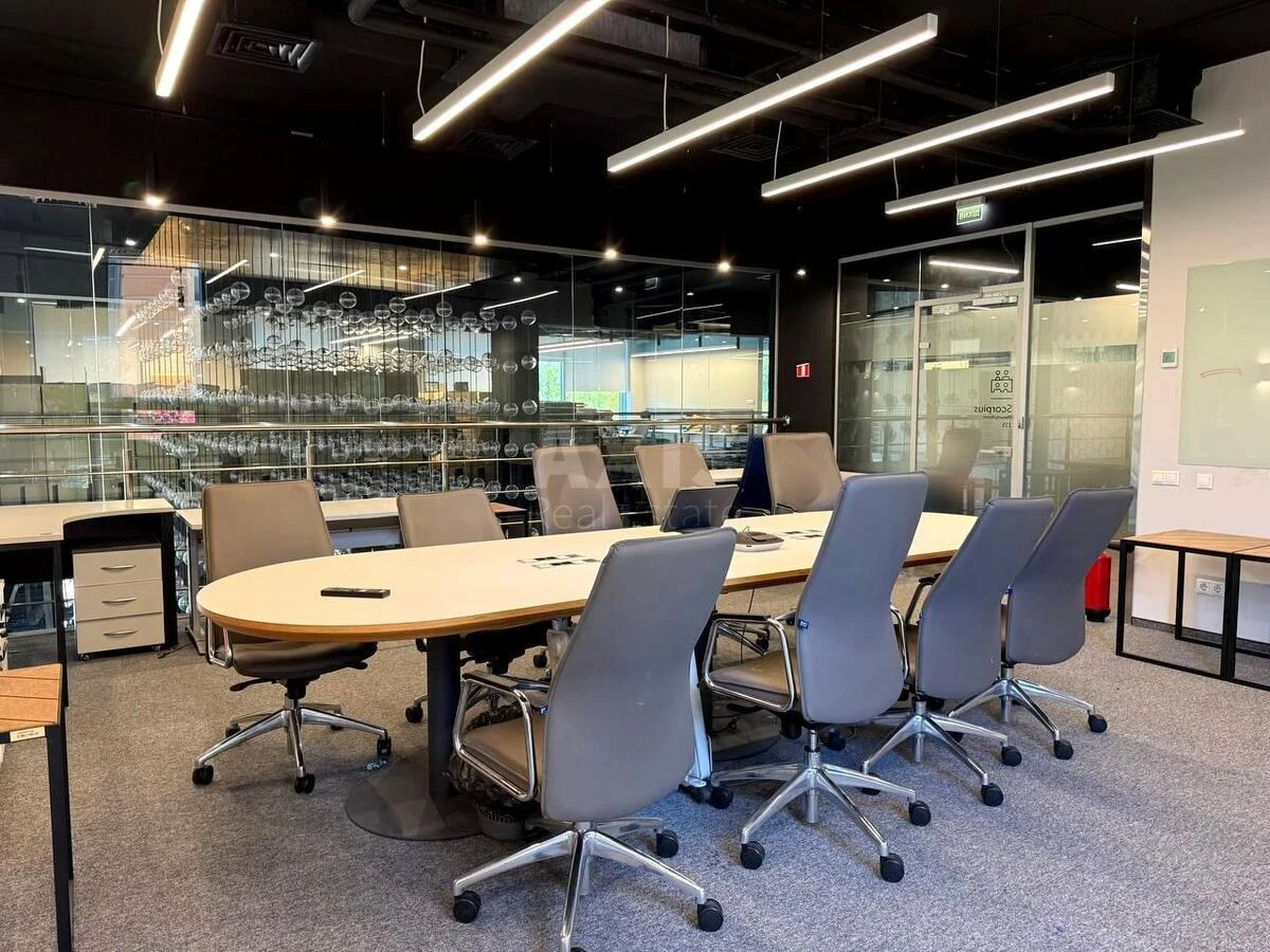 Office vul. Sosninyh Sim'i' 52, 728m2668810