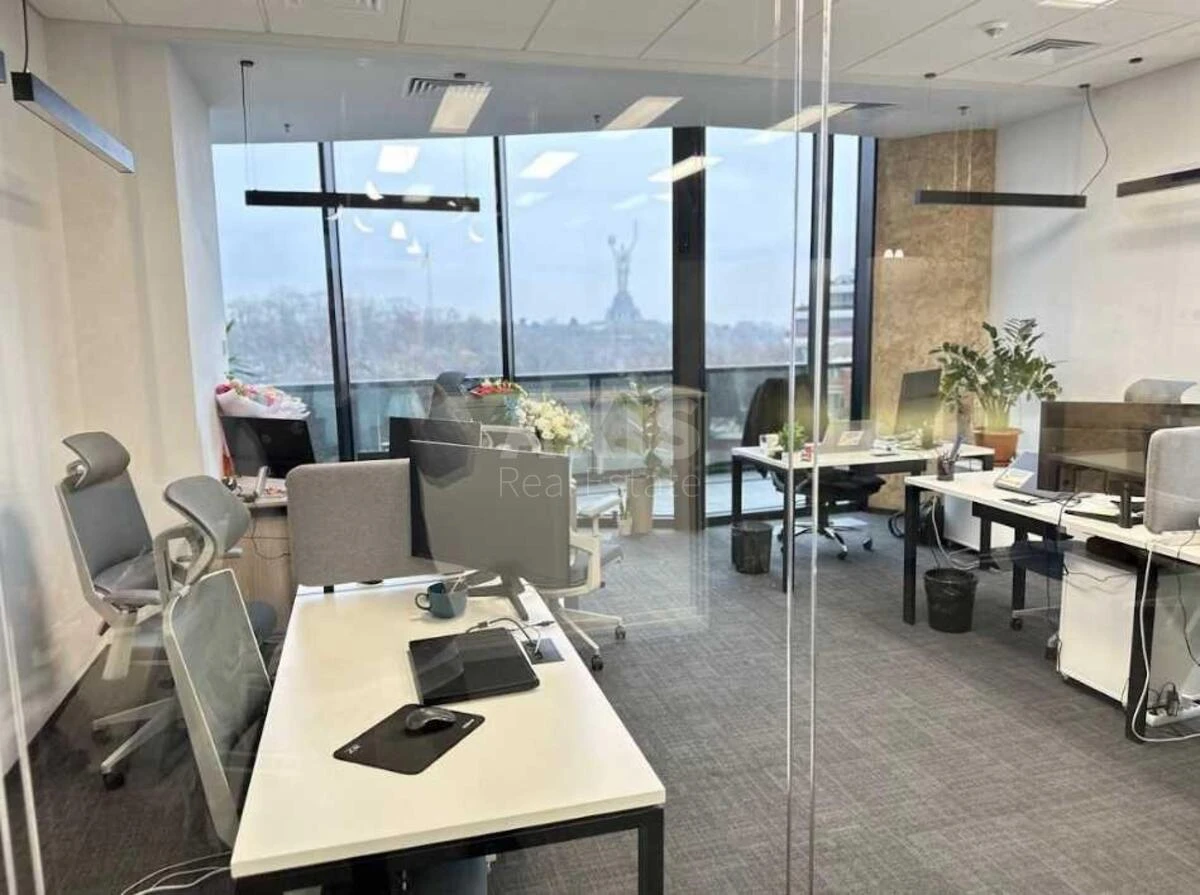 Office vul. Strutyns'kogo Sergija 13/15, 372m2646244