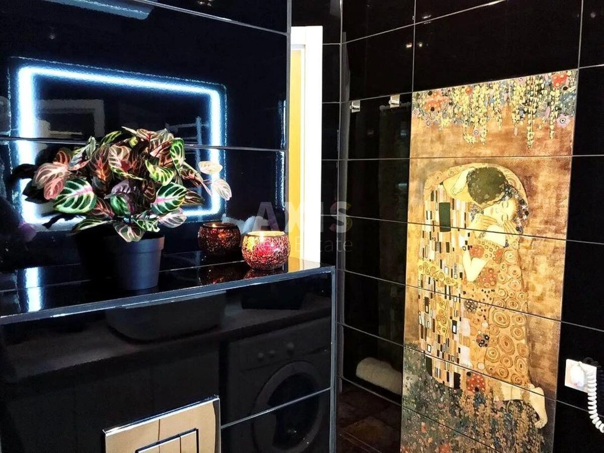 2k apartment prov. Myhajlivs'kyj Twenty amps6581610