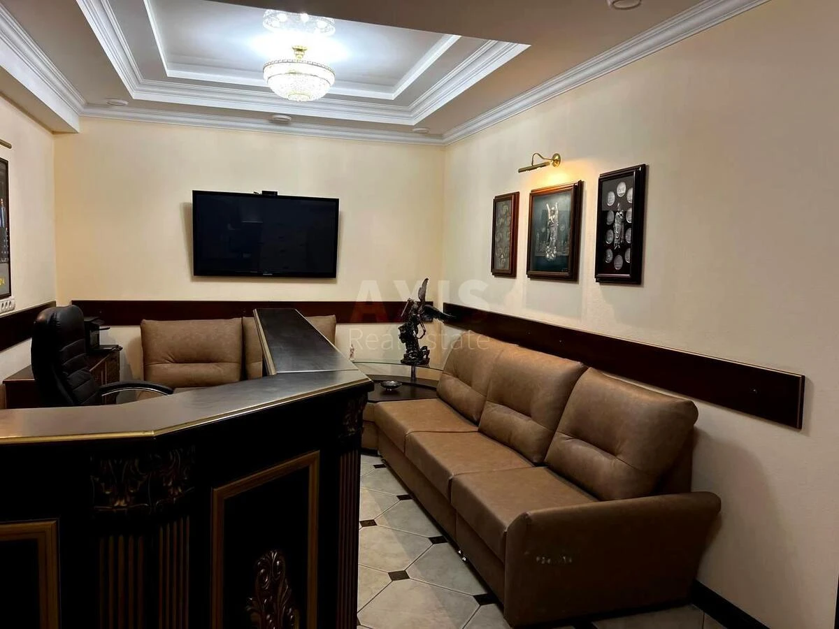 Office vul. Jevgena Konoval'cja 36В, 80m2684574