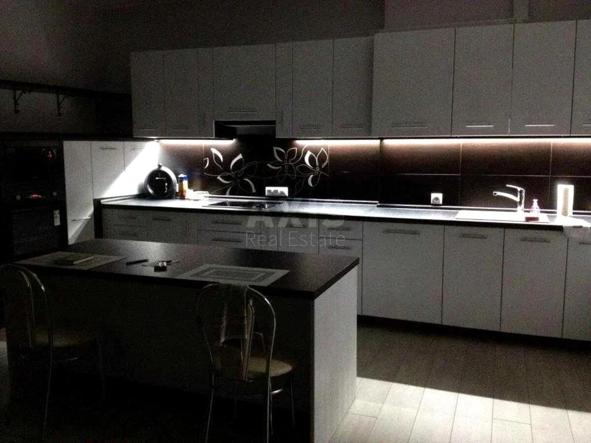 3k apartment vul. Mel'nykova 18Б665556