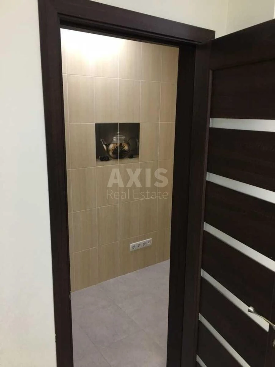 Office vul. Lebedjeva Mykoly 4/39А, 77m26619614