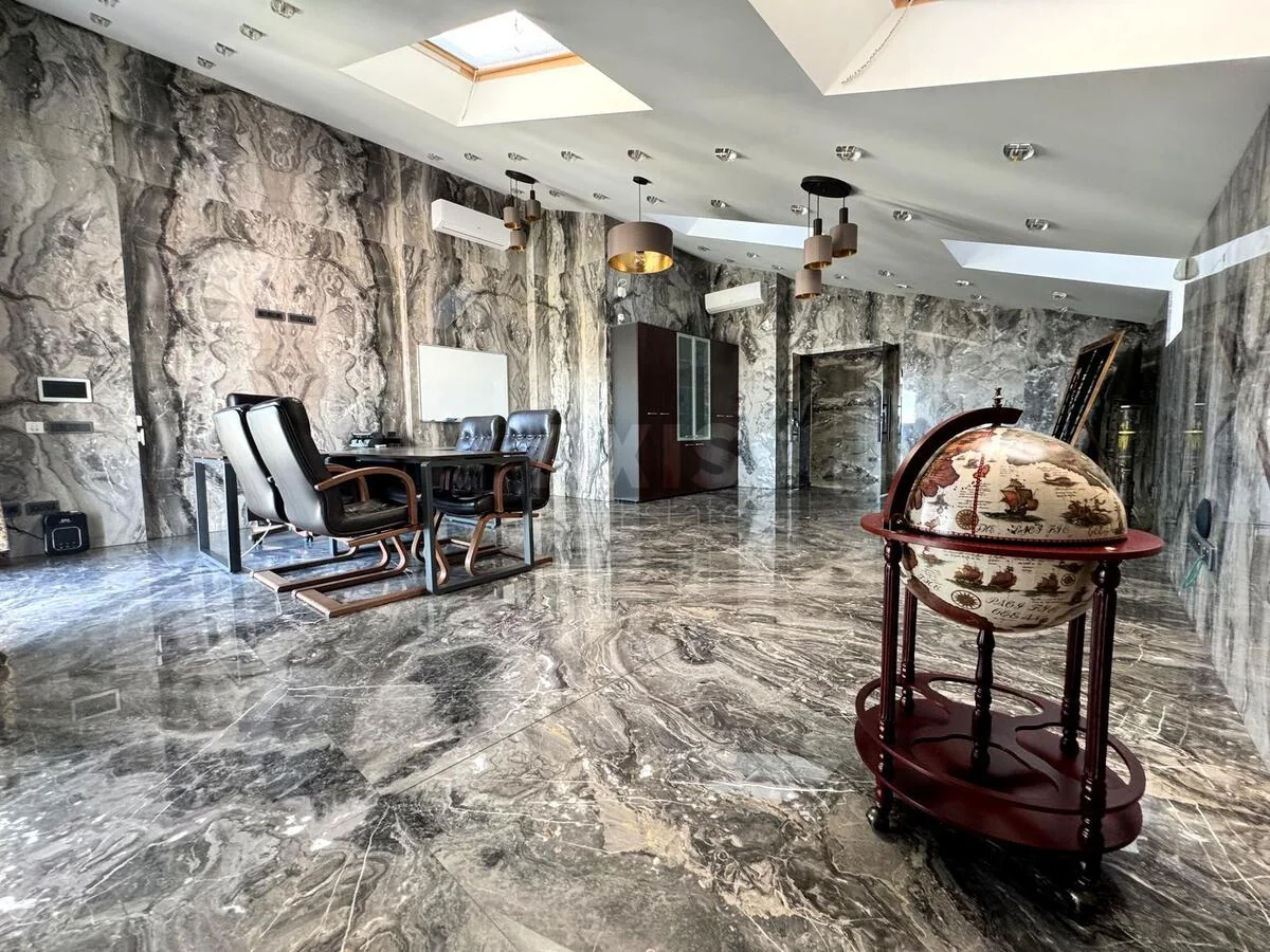 Office vul. Lypkivs'kogo Vasylja Mytropolyta 16В, 248m2