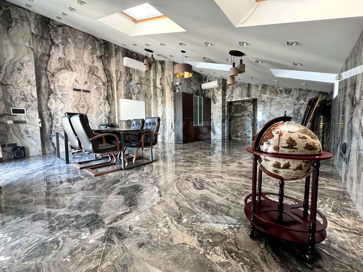 Office vul. Lypkivs'kogo Vasylja Mytropolyta 16В, 248m269410