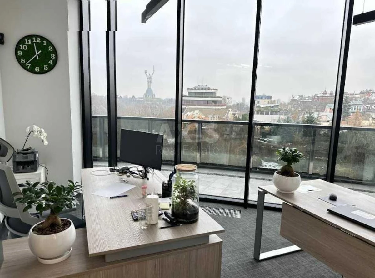 Office vul. Strutyns'kogo Sergija 13/15, 372m2646246