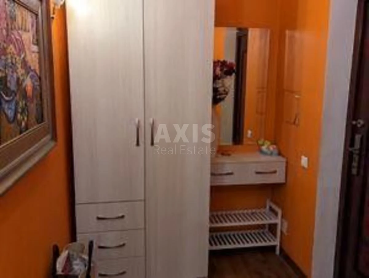 1k apartment nab. Dniprovs'ka 19А6114010