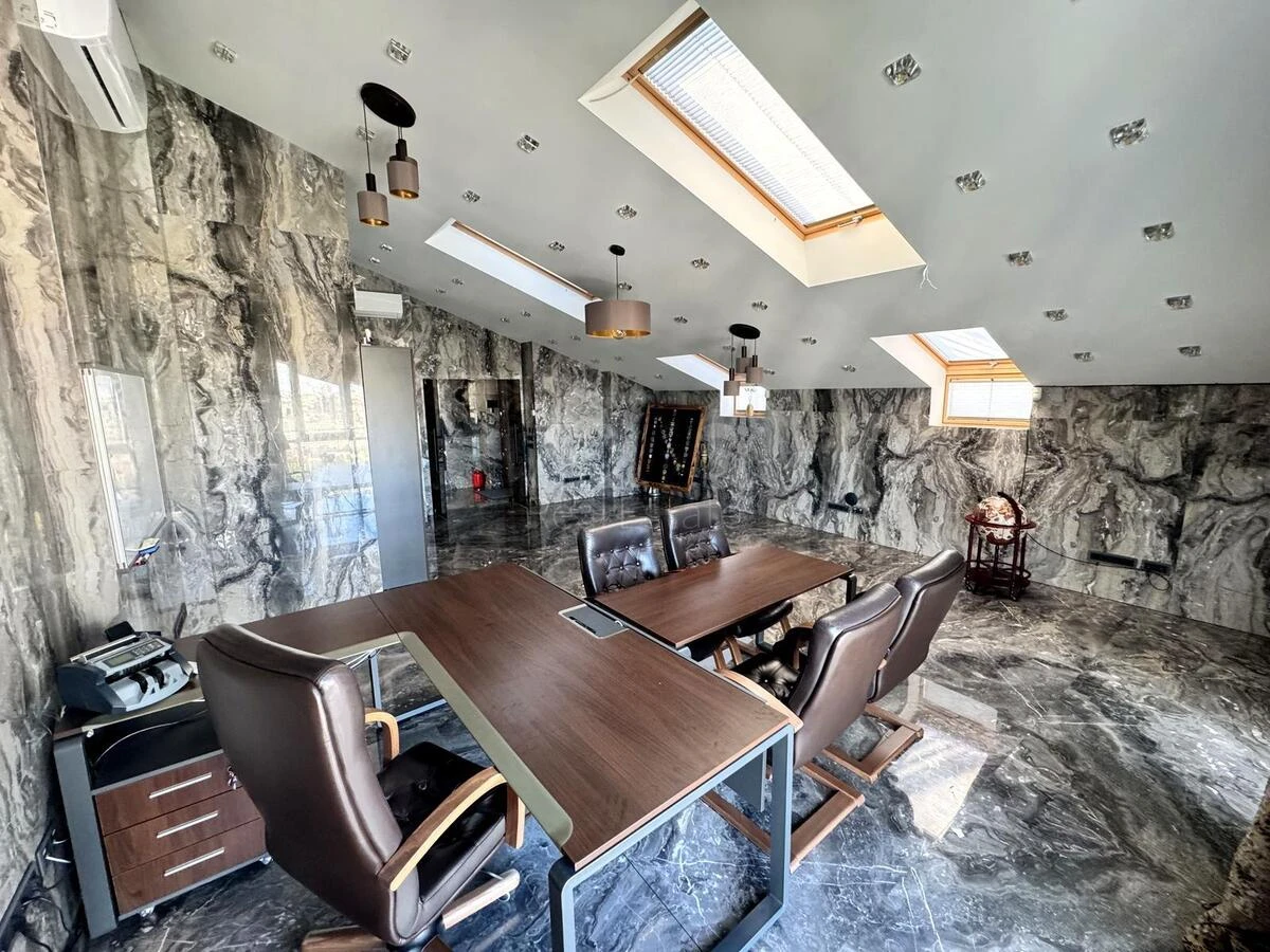 Office vul. Lypkivs'kogo Vasylja Mytropolyta 16В, 248m2694100