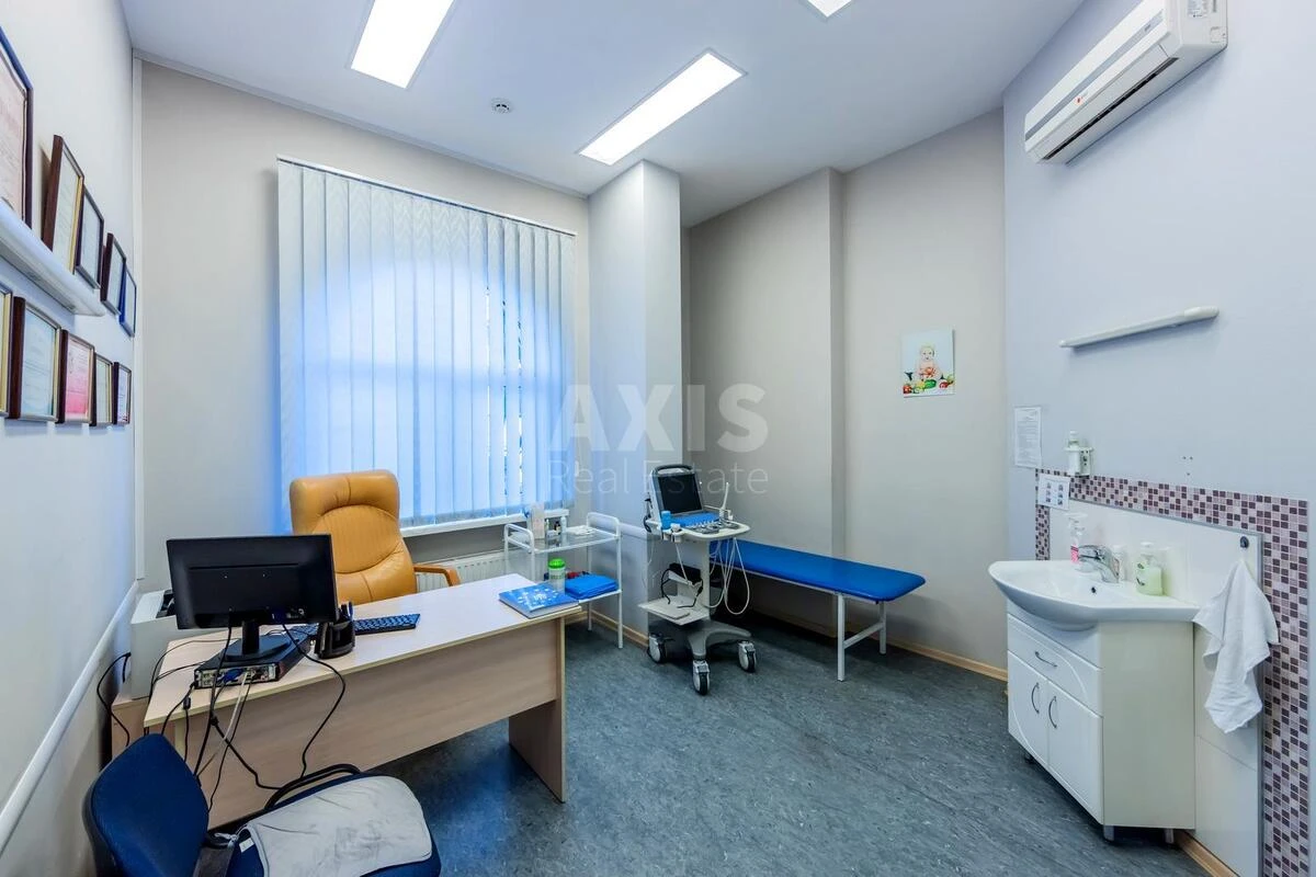 Service object vul. Parkovo-Syrec'ka 32, 237m2698023