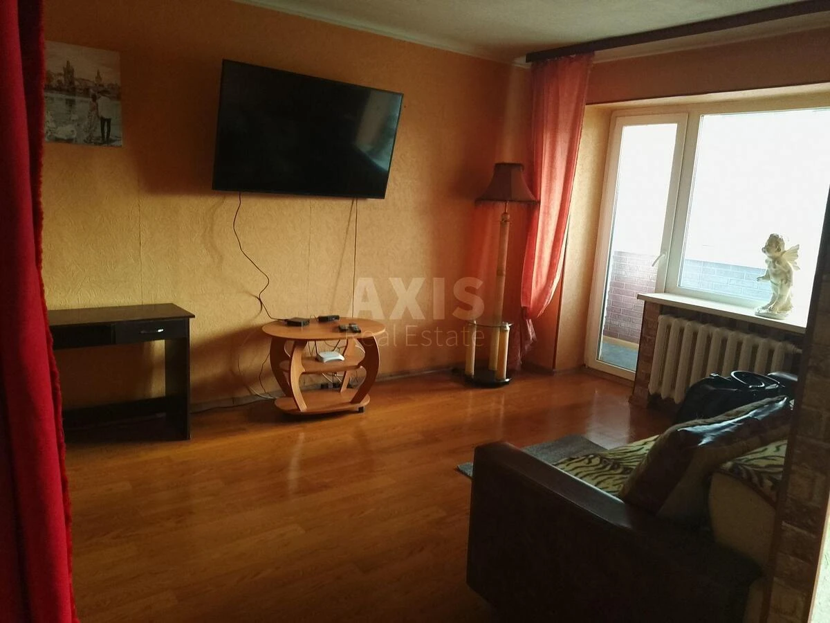 1k apartment pr-t Berestejskij 68715667